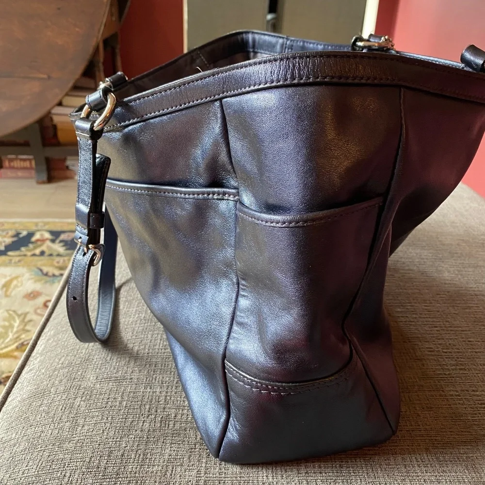 Ladies Coach handbag - Picture 6 of 14